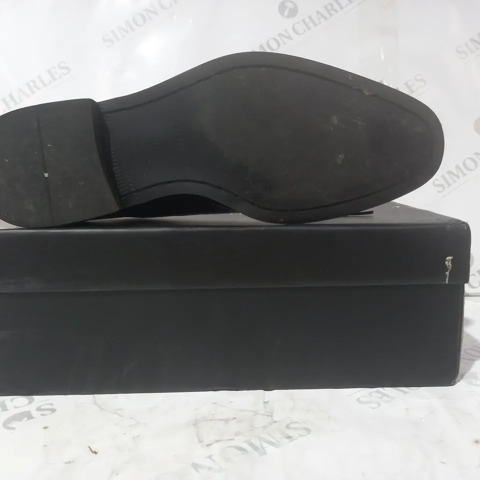 BOXED PAIR OF GIANNI FERAUD CROC LACE UP BROGUES IN BLACK UK SIZE 10