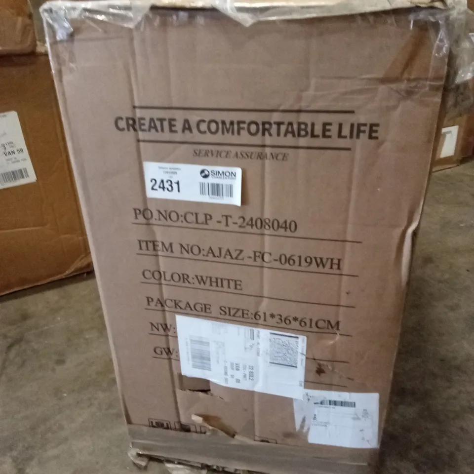 BOXED WHITE OFFICE/GAMING CHAIR