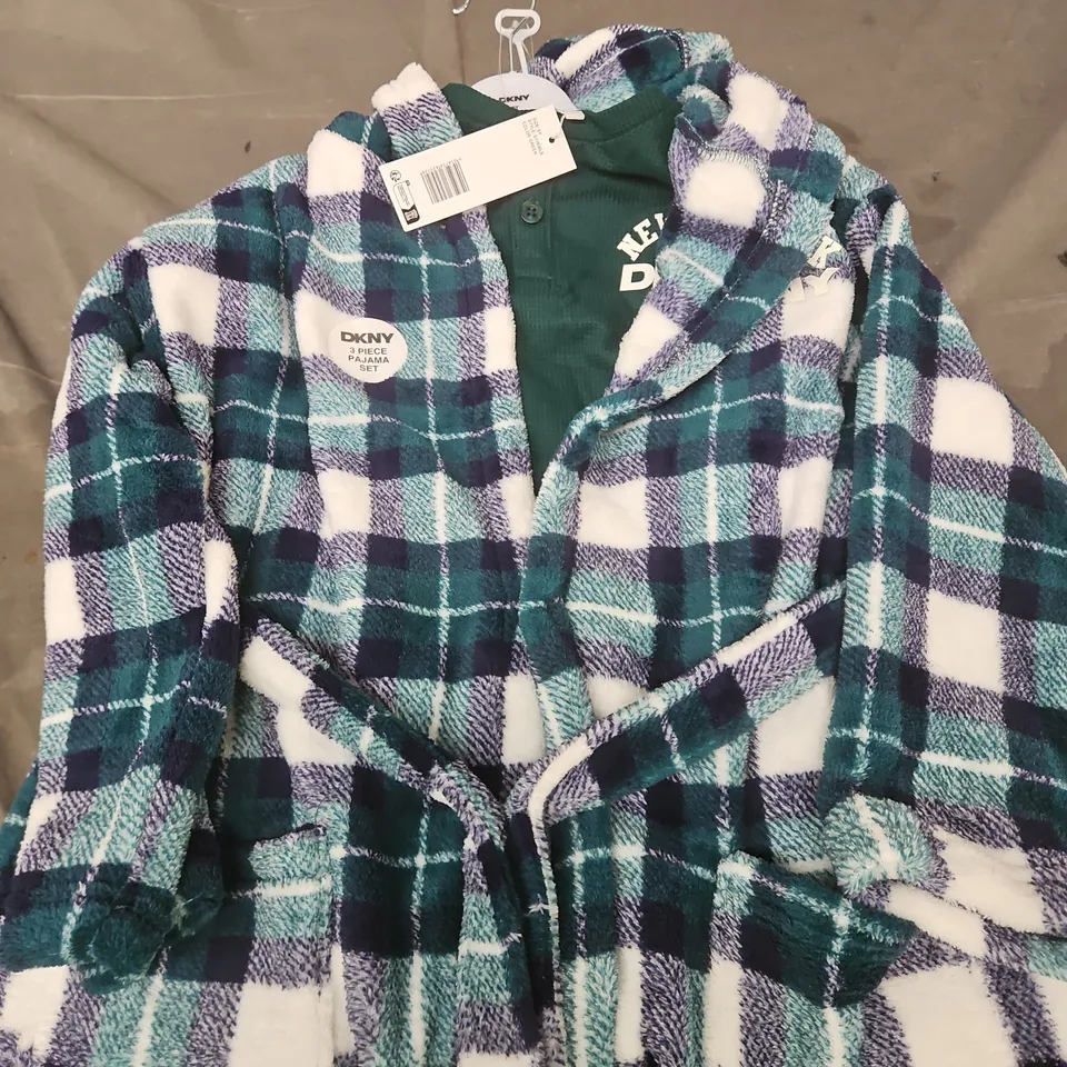 DKNY 3 PIECE PYJAMA SET WITH A PLAID FLEECE ROBE WITH BELT – TEAL, WHITE & NAVY AGE 6 YEARS