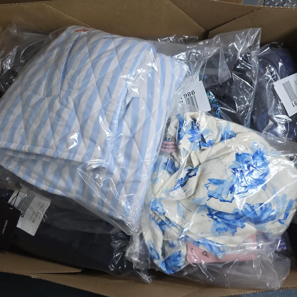 APPROXIMATELY 25 ASSORTED CLOTHING ITEMS IN VARIOUS SIZES, STYLES & SIZES TO INCLUDE SCALLOP TOP , TULIP PRINT BLOUSE , MIDI DRESS , ETC - COLLECTION ONLY