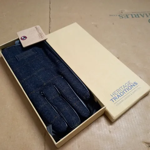 BOXED PAIR OF HERITAGE TRADITIONS GLOVES
