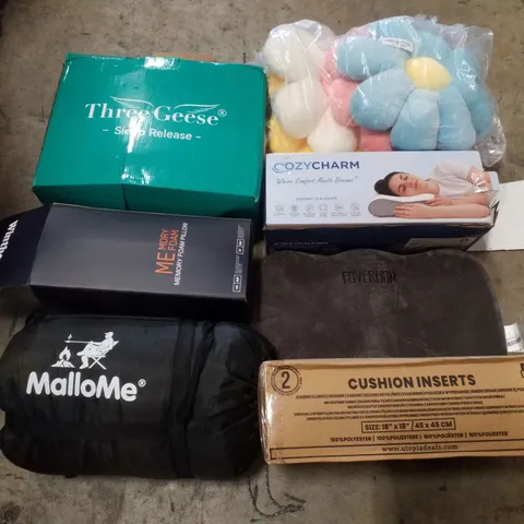 PALLET CONTAINING ASSORTED PILLOWS & CUSHIONS