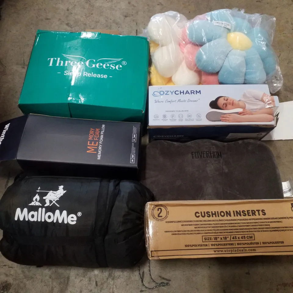 PALLET CONTAINING ASSORTED PILLOWS & CUSHIONS