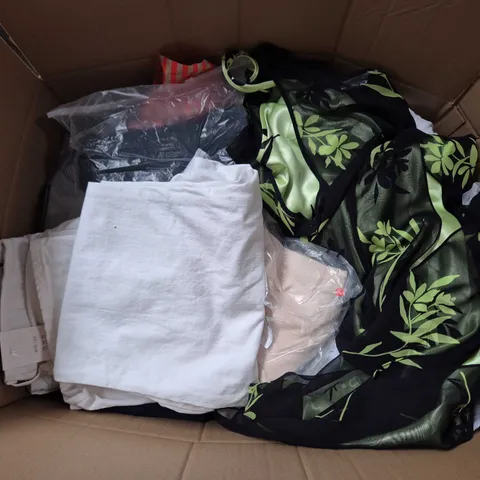 LARGE BOX OF APPROXIMATELY 20 ASSORTED CLOTHING ITEMS IN VARIOUS SIZES, STYLES AND COLOURS