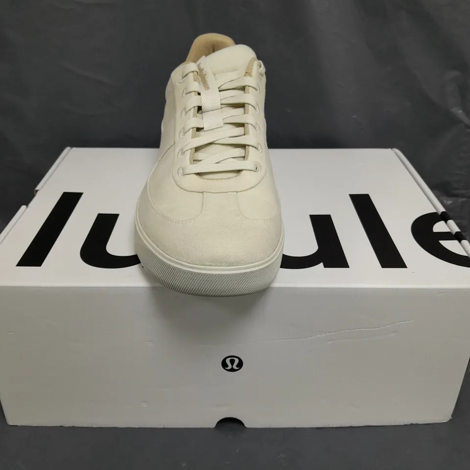 BOXED PAIR OF LULULEMON MEN'S CANVAS CITYVERSE SNEAKERS IN BONE SIZE UK 12.5