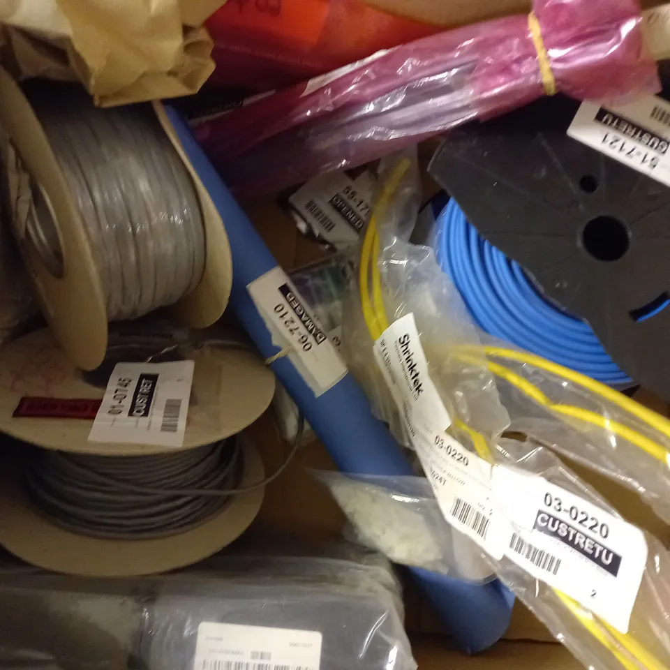 BOX OF APPROXIMATELY 15 ASSORTED ITEMS TO INCLUDE UNCASED TRANSDUCERS, ETC - COLLECTION ONLY