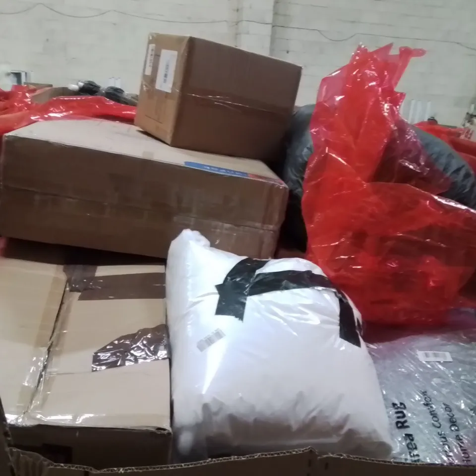 PALLET OF ASSORTED HOUSEHOLD GOODS AND PRODUCTS TO INCLUDE;FISH NET,AREA RUG,PLAYMAT 