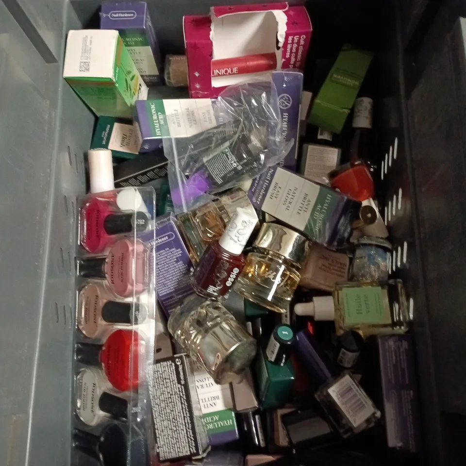 APPROXIMATELY 40 BOTTLES OF NAIL VARNISH TO INCLUDE ESSIE, NAILS INC AND MODELS OWN