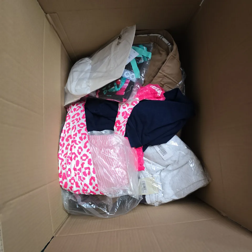 BOX OF APPROXIMATELY 15 ASSORTED CLOTHING ITEMS TO INCLUDE: BROWN COAT AND BURGUNDY JOGGERS 