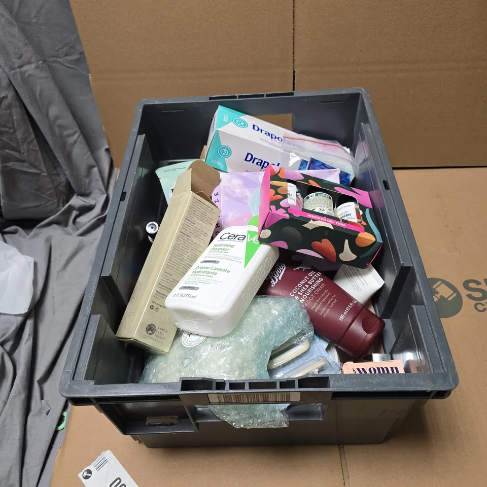 APPROXIMATELY 18 ASSORTED COSMETIC ITEMS TO INCLUDE CERA VE CLEANSER, NO 7 TOTAL RENEWAL, BOOTS FOOT CREAM, THE BODY SHOP SHOWER GEL TRIO MIN SET ETC
