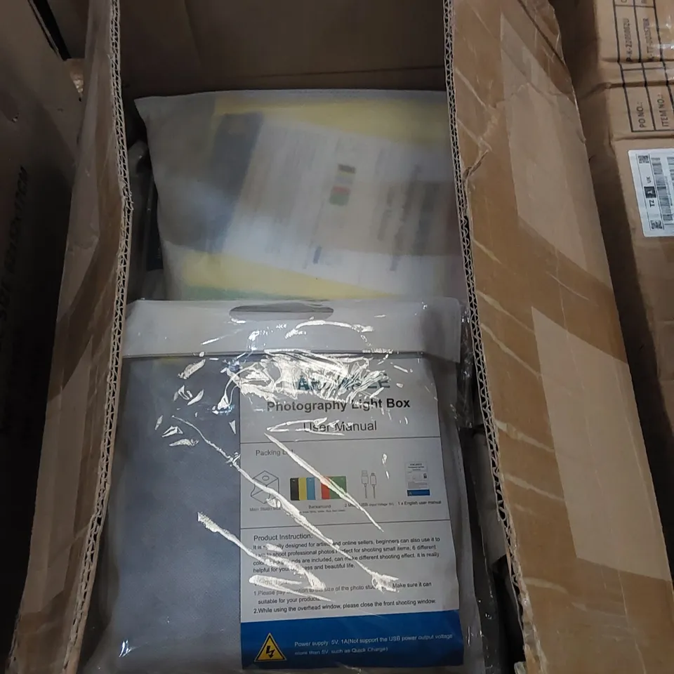 BOX OF APPROXIMATELY 40 X SANKINKEE PHOTOGRAPHY LIGHT BOXES 