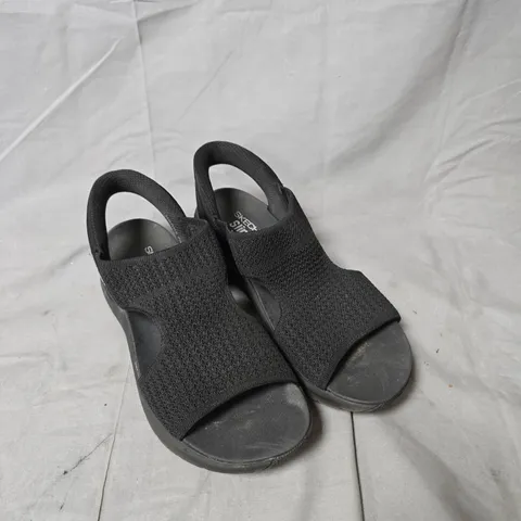 SKECHERS ARCH FIT 2.0 SLIP-INS SANDALS - BLACK - SIZE 6