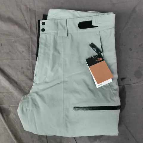 THE NORTH FACE CHAKAL PANTS IN LATE MOSS SIZE LARGE