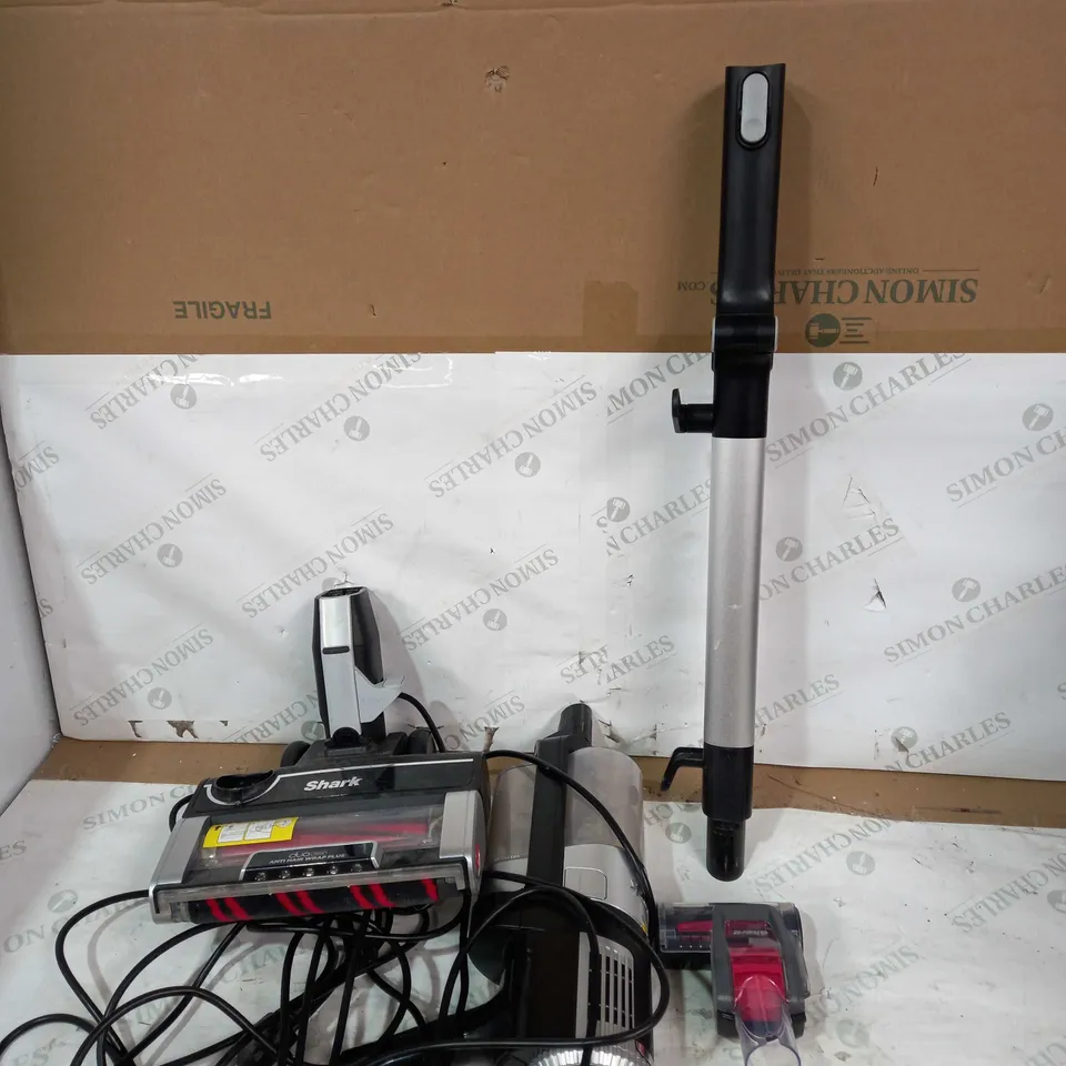 SHARK STRATOS ANTI HAIR WRAP PET PRO VACUUM CLEANER