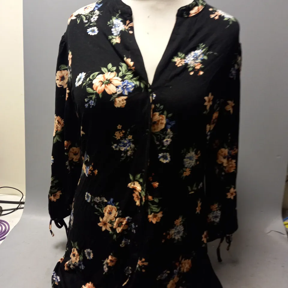 JULIA DRESS IN BLACK W. FLORAL DESIGN SIZE 12
