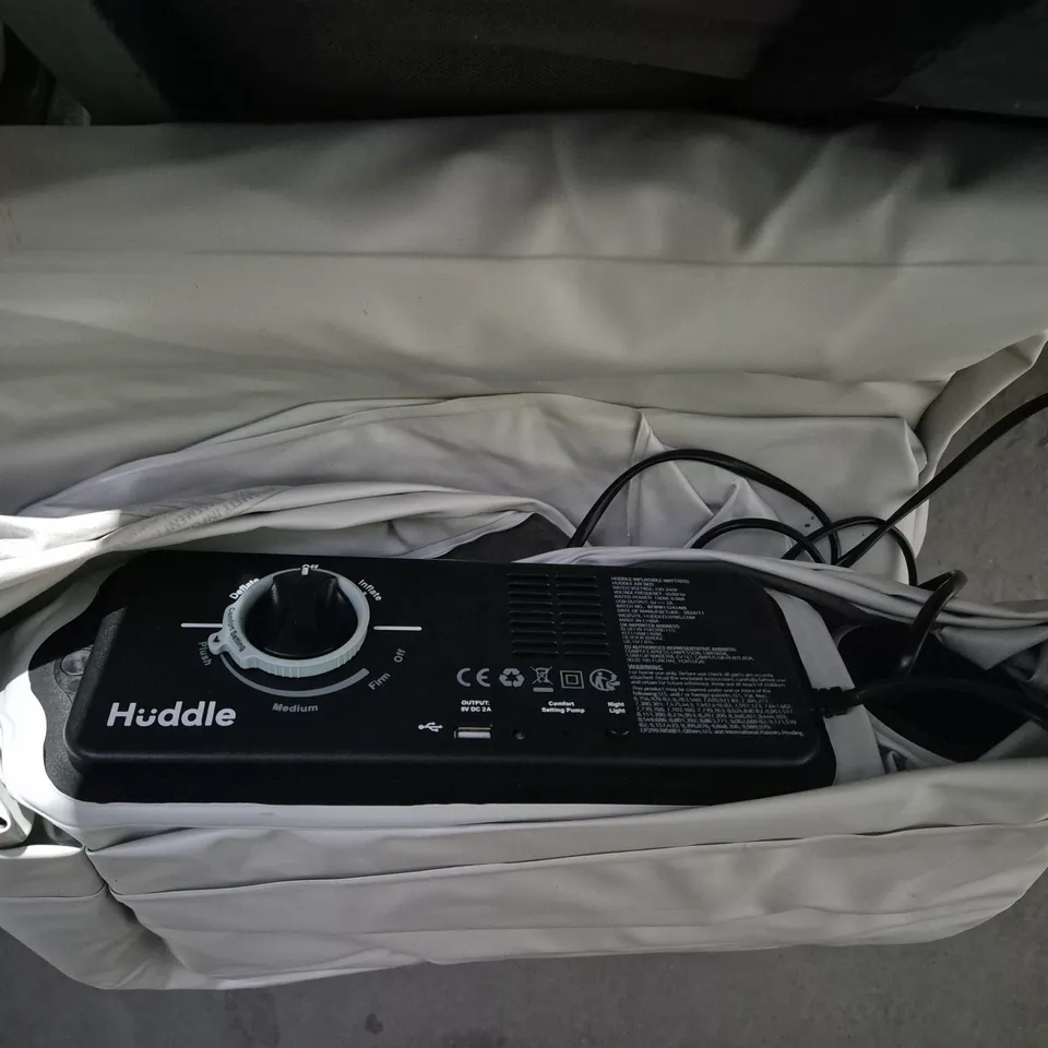 HUDDLE LIVING INFLATABLE BED