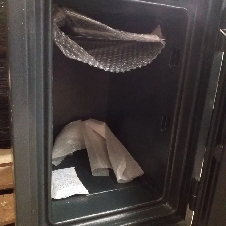 CLARKE CFPSL 20.8L FIREPROOF SAFE