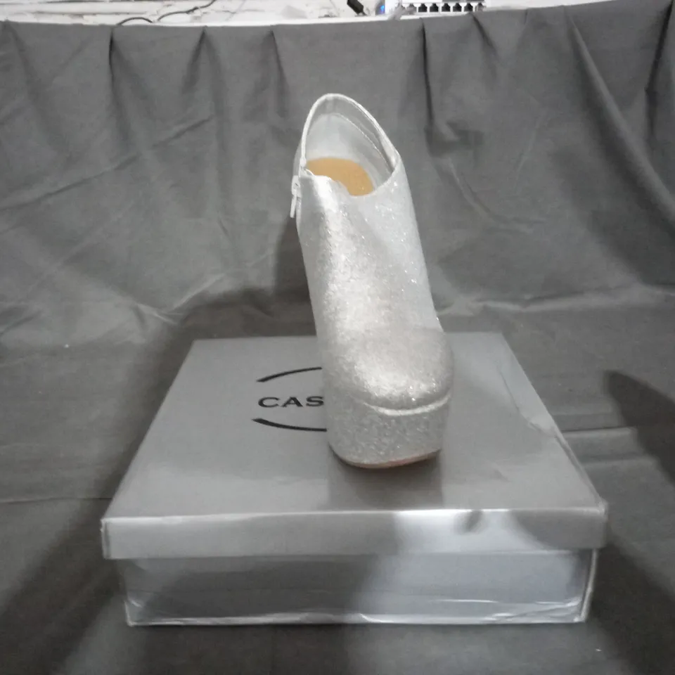 APPROXIMATELY 14 BOXED PAIR OF CASANDRA SILVER GLITTER PLATFORM WEDGE SHOES IN VARIOUS SIZES TO INCLUDE SIZE 5