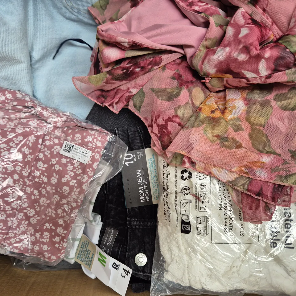 APPROXIMATELY 25 ASSORTED CLOTHING AND FASHION PRODUCTS IN VARIOUS STYLES AND SIZES - COLLECTION ONLY