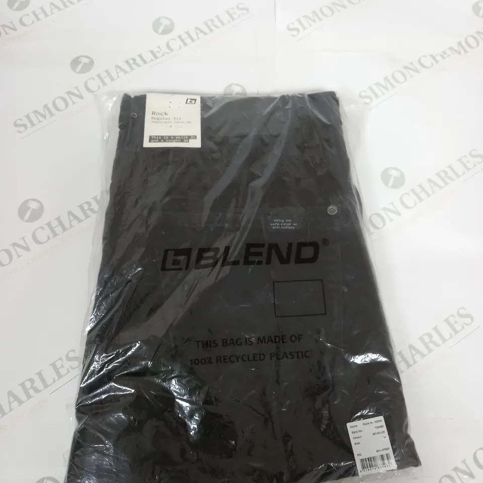 BAGGED BLEND ROCK FIT DENIM JEANS SIZE 31