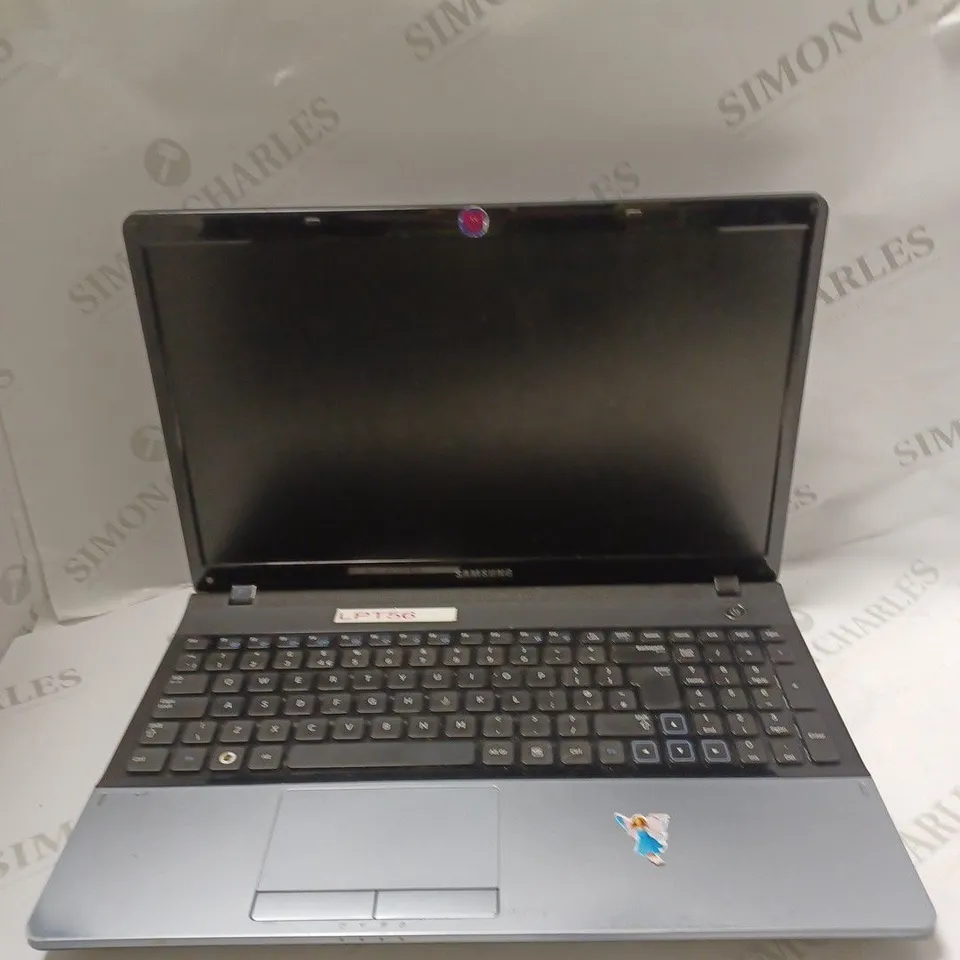 SAMSUNG NP300 LAPTOP