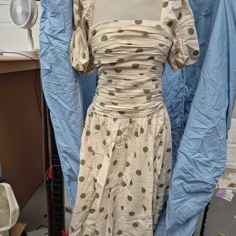ABERCROMBIE & FITCH WOMEN'S POLKA DOT DRESS – BEIGE WITH GREEN DOTS, RUCHED BODICE, PUFF SLEEVES (SIZE SMALL)