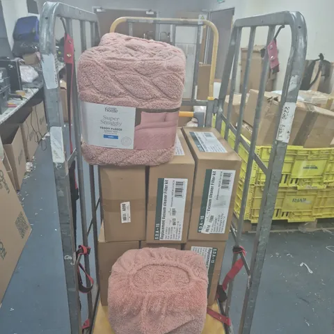 CAGE OF APPROXIMATELY 5 ASSORTES ITEMS TO INCLUDE DUVET SETS, VACUUM CLEANER FILTER KIT - COLLECTION ONLY