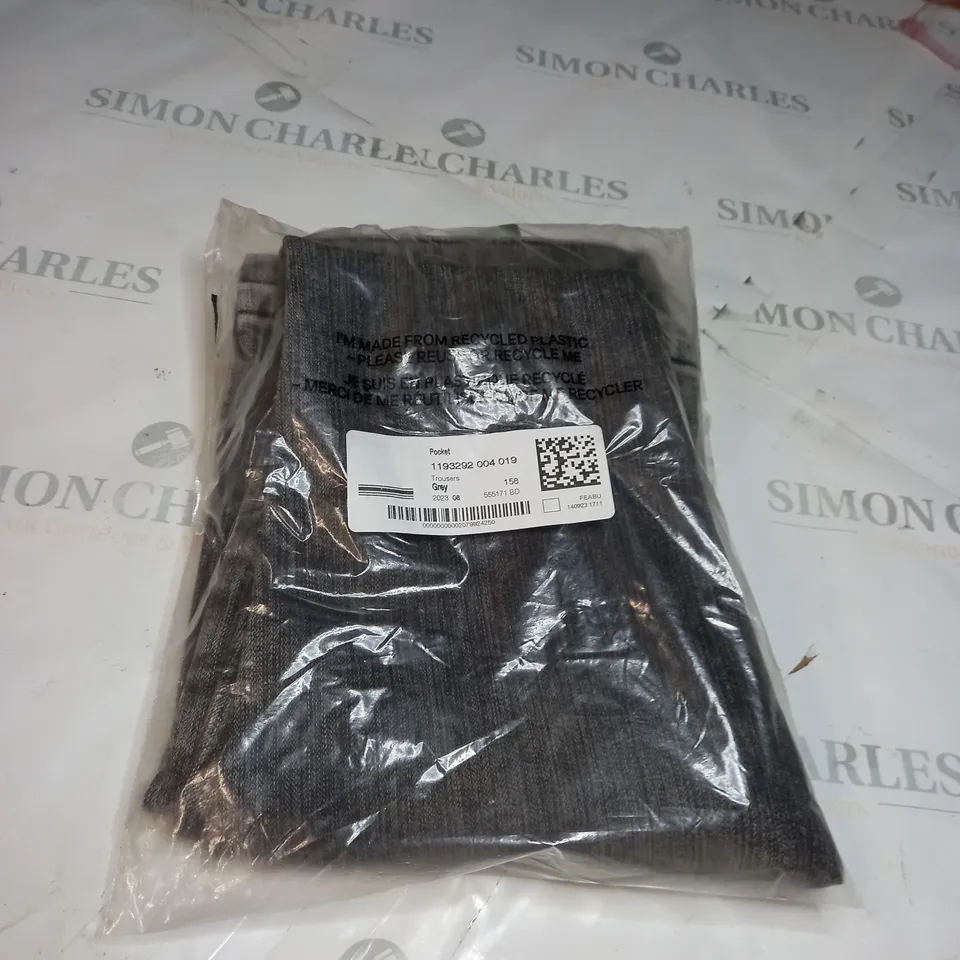 GREY DENIM JEANS SIZE M