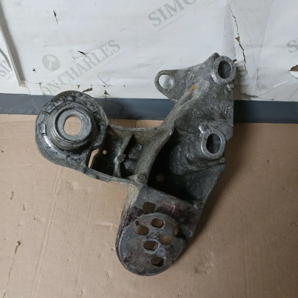 AUDI SUSPENSION MOUNT