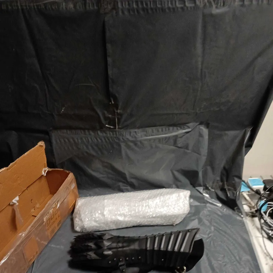 BLACK METAL GLOVES (SCALE LIKE)