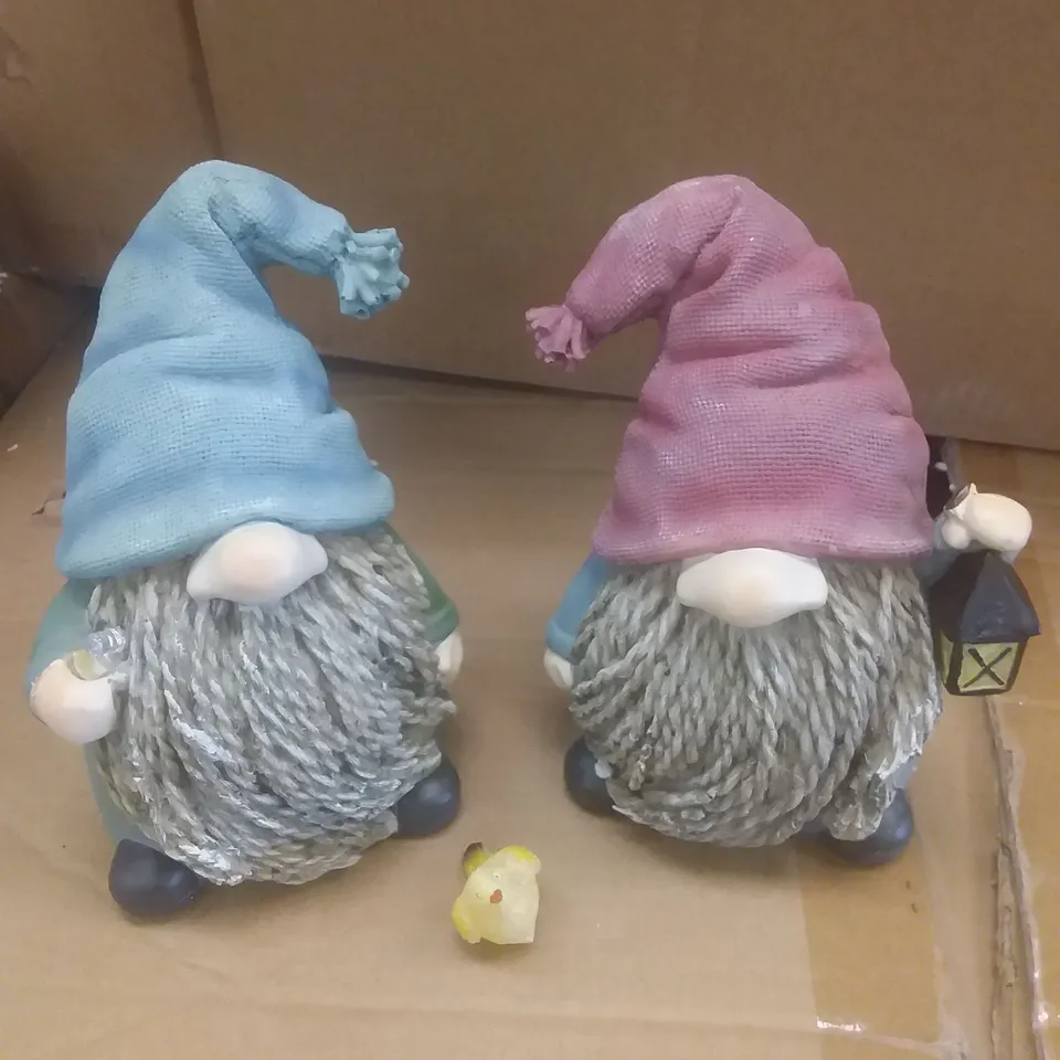BOXED PAIR OF LED GNOMES FIGURES