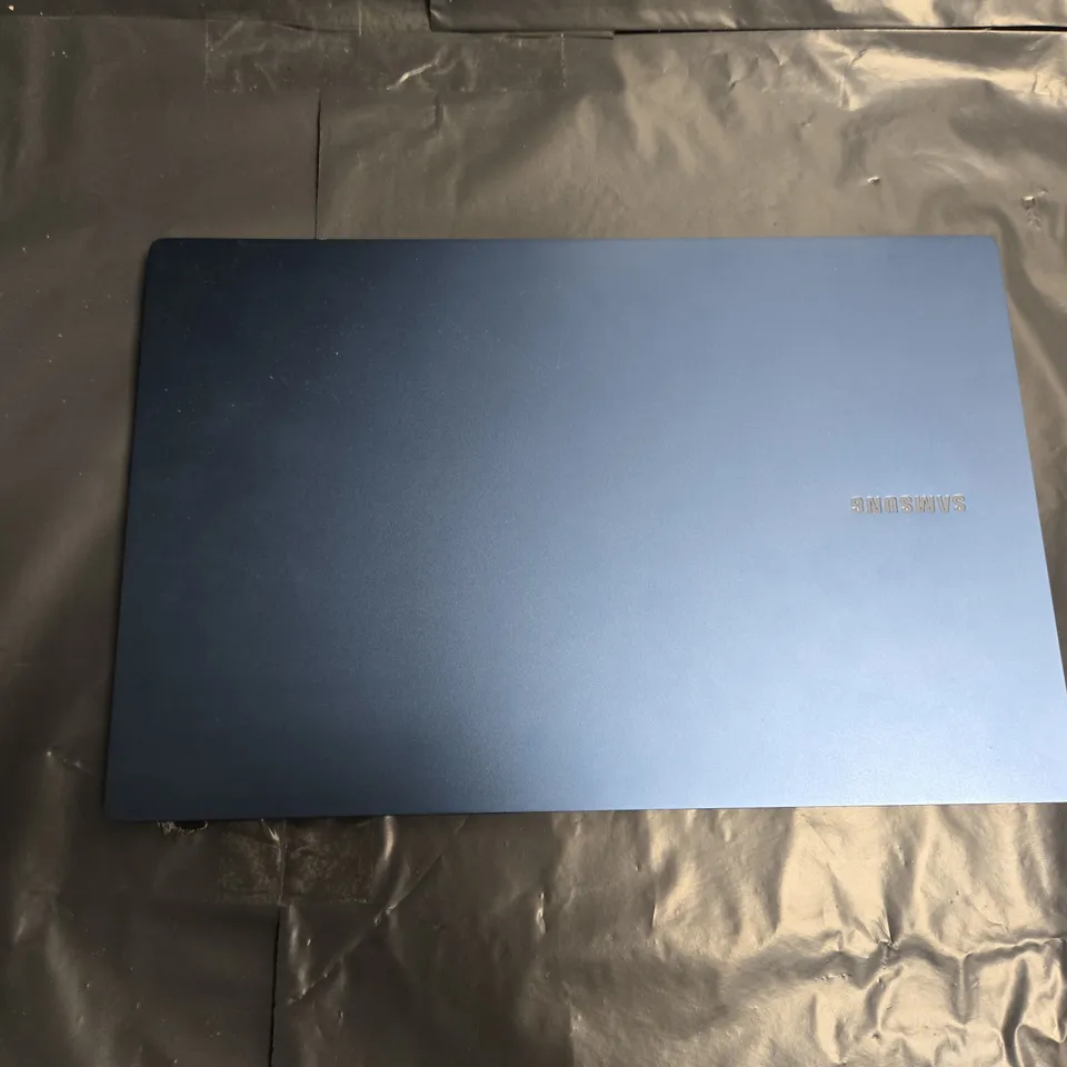 SAMSUNG NP935XDB LAPTOP IN BLUE