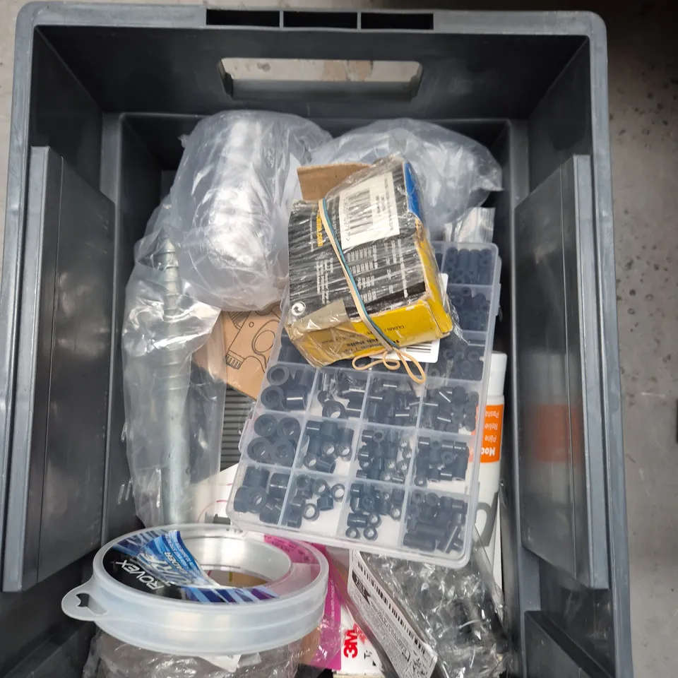 APPROXIMATELY 15 ASSORTED HOUSEHOLD ITEMS TO INCLUDE MAMA ELEPHANT AND CALF ORNAMENT, WEDDING TISSUE AND AROMATHERAPY DONUTS