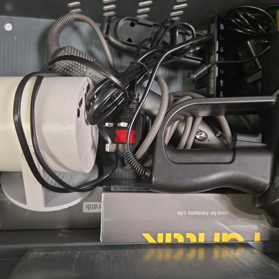 APPROXIMATELY 8 ASSORTED ITEMS TO INCLUDE KARAOKE SOUND SYSTEM, PLASTIC WELDING GUN, ETC
