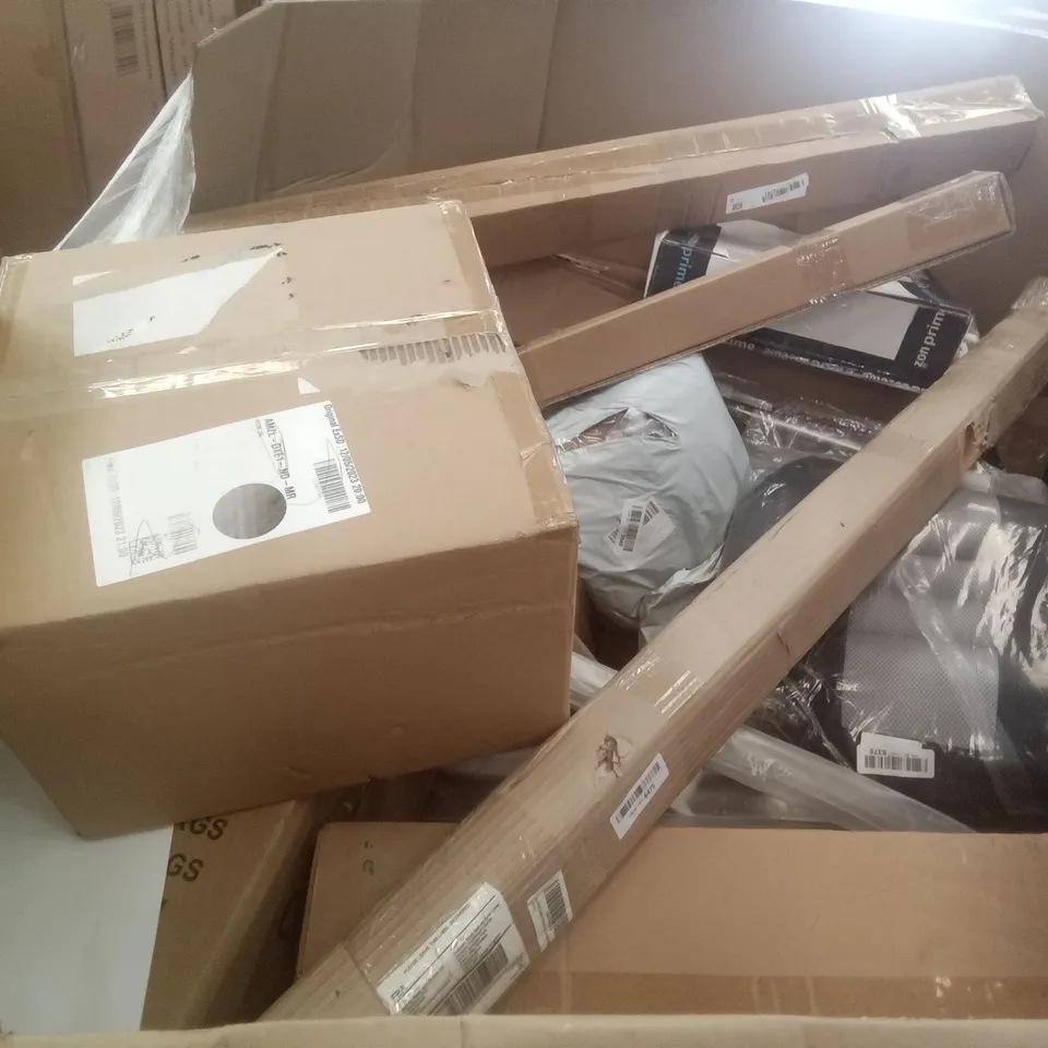 PALLET OF ASSORTED ITEMS INCLUDING BENKSTEIN TOILET SEAT, VACMASTER, BRANDSON PEDESTAL FAN, RETRACTABLE GATE, GREENHOUSE CLEAR PLASTIC FILM, KES TOWEL RAIL  