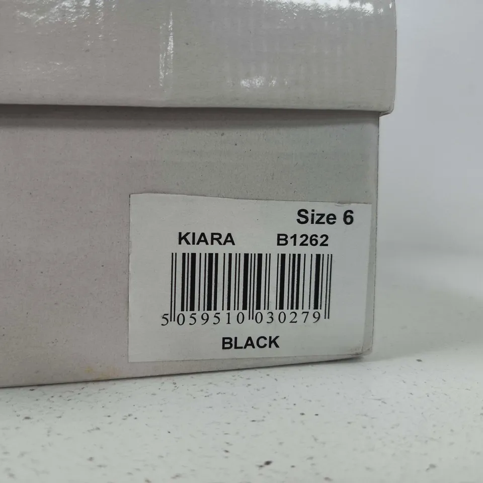 BOXED PAIR OF KIARA WOMEN'S LEATHER CHELSEA BOOTS – BLACK, UK 6