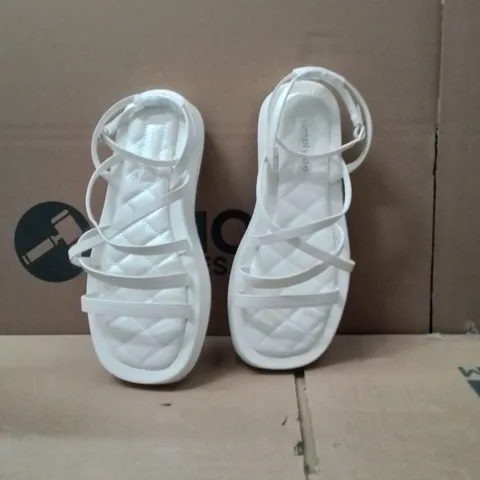 BOXED BRAND NEW APPROXIMATELY 6 SIMPLY BE PHEOBE WIDE SHOES WHITE SIZE 8