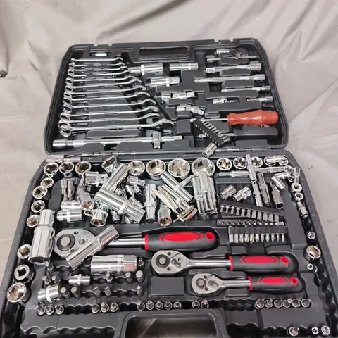 216 SOCKETS, RATCHETS SET