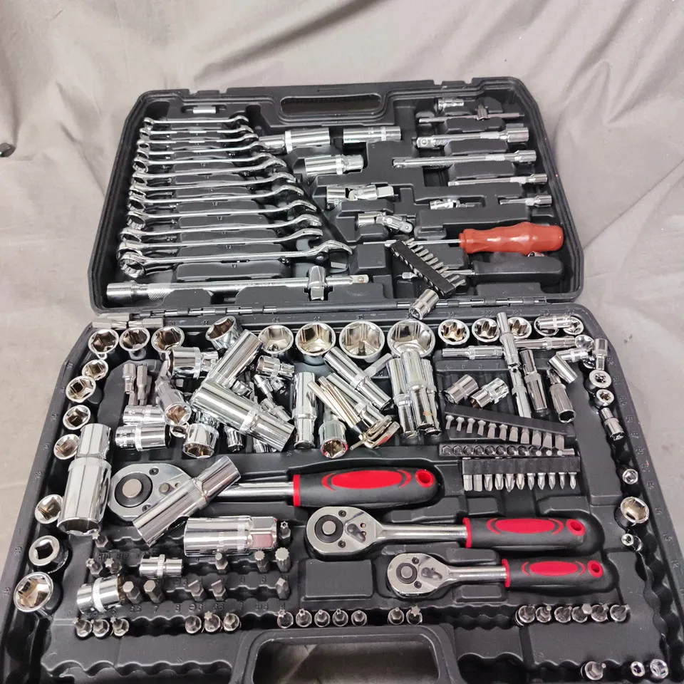 216 SOCKETS, RATCHETS SET
