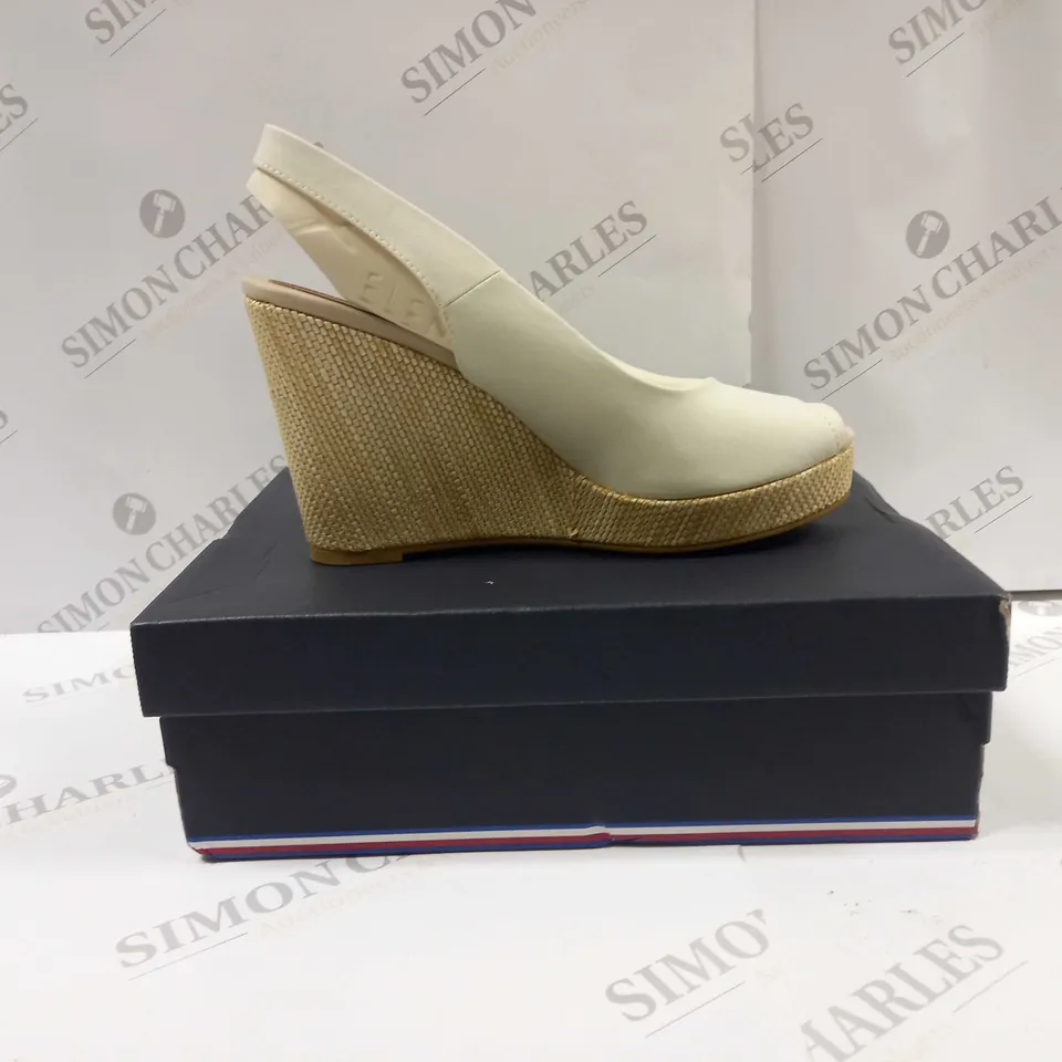 BOXED PAIR OF TOMMY HILFIGER ELENA WEDGE SHOES UK SIZE 7 