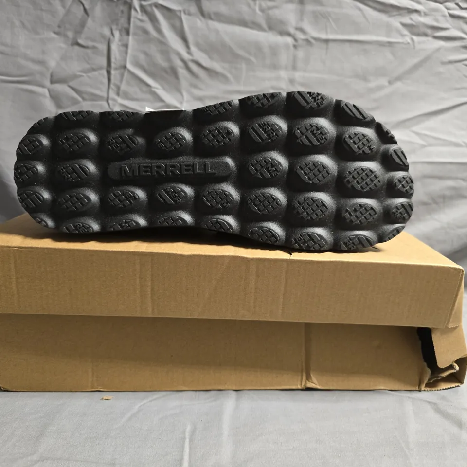 BOXED PAIR OF MERRELL SANDALS IN BLACK SIZE UK 7