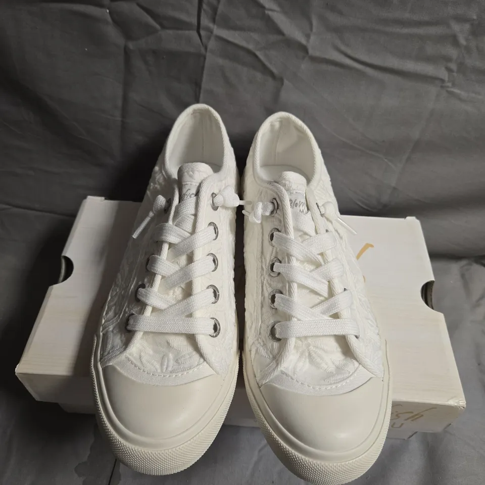 BOXED PAIR OF BLOWFISH MALIBU WHITE MESH SHOES - UK SIZE 6