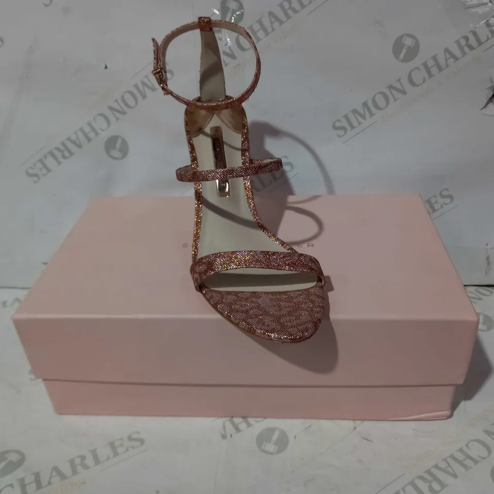 BOXED PAIR OF SOPHIA WEBSTER HEELS IN ROSE GOLD W. PATTERN/GLITTER EFFECT EU SIZE 39