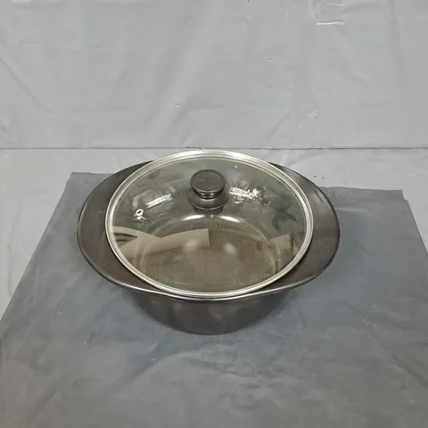 LARGE BOX OF APPROXIMATELY 10 SAUCEPANS WITH LIDS