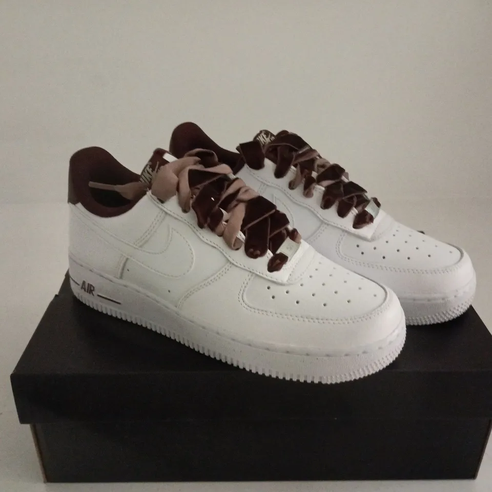 NIKE AIR FORCE 1 07 VINTAGE WHITE TRAINERS UK 5.5 BOXED
