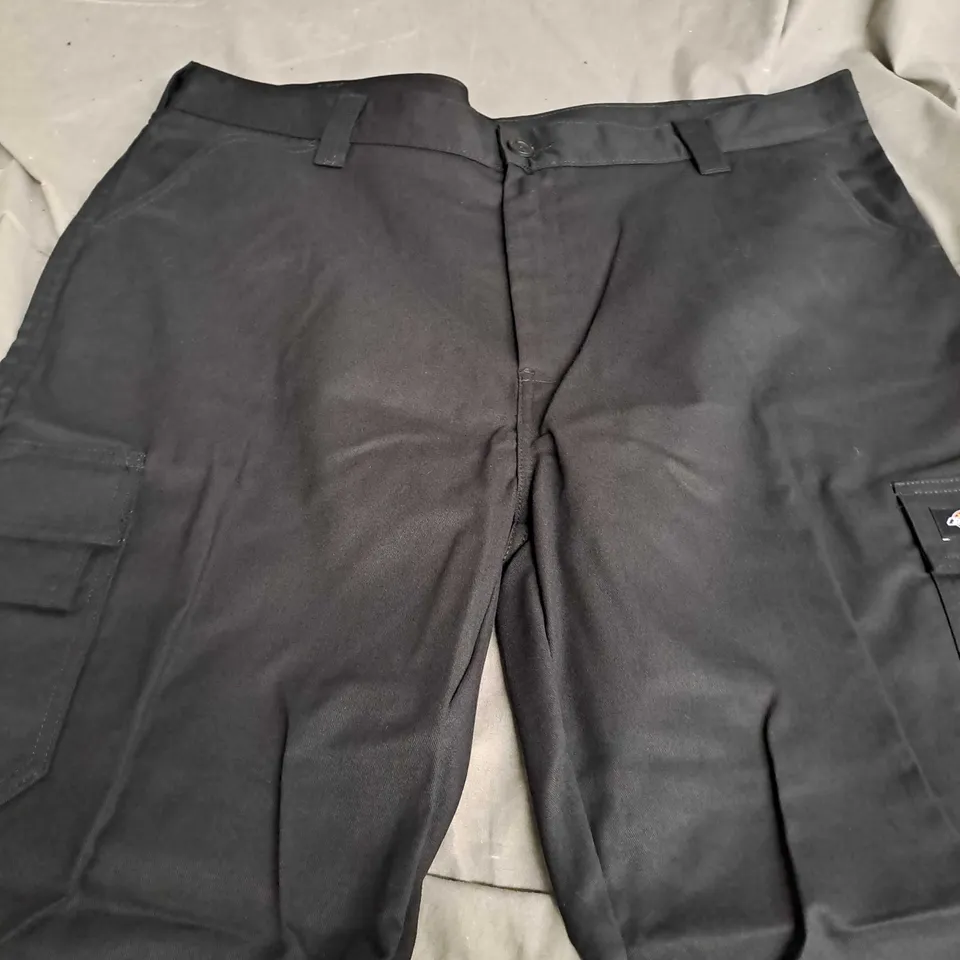 DICKIES CARGO SHORTS BLACK SIZE 40