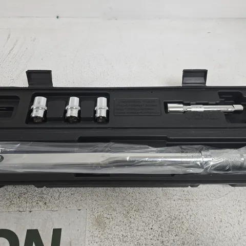 SOCKET WRENCH SET IN CASE WITH RATCHET