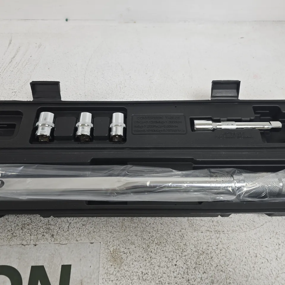 SOCKET WRENCH SET IN CASE WITH RATCHET