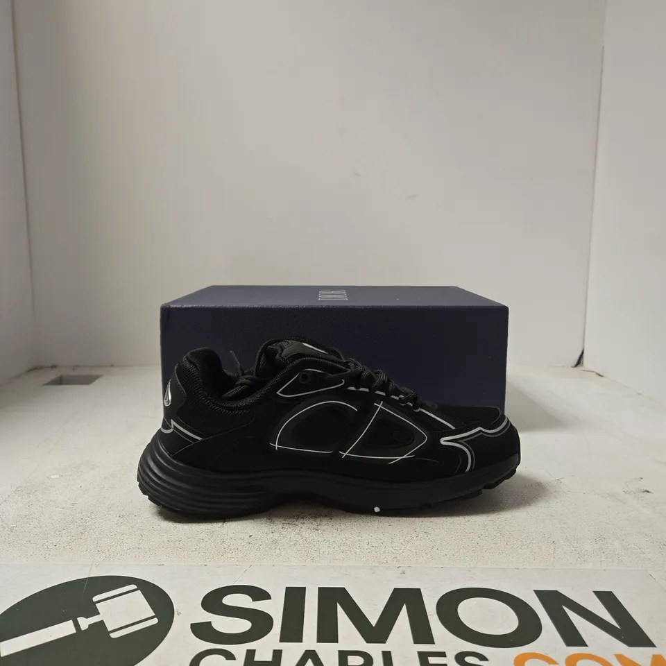 DIOR B30 MTT-TOP CALF OBLIQUE SNEAKERS, UK 8 (EU 42) - BLACK/WHITE