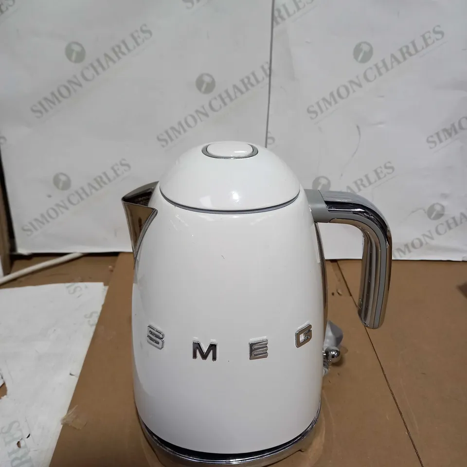 SMEG KLF03WHUK 3000W KETTLE